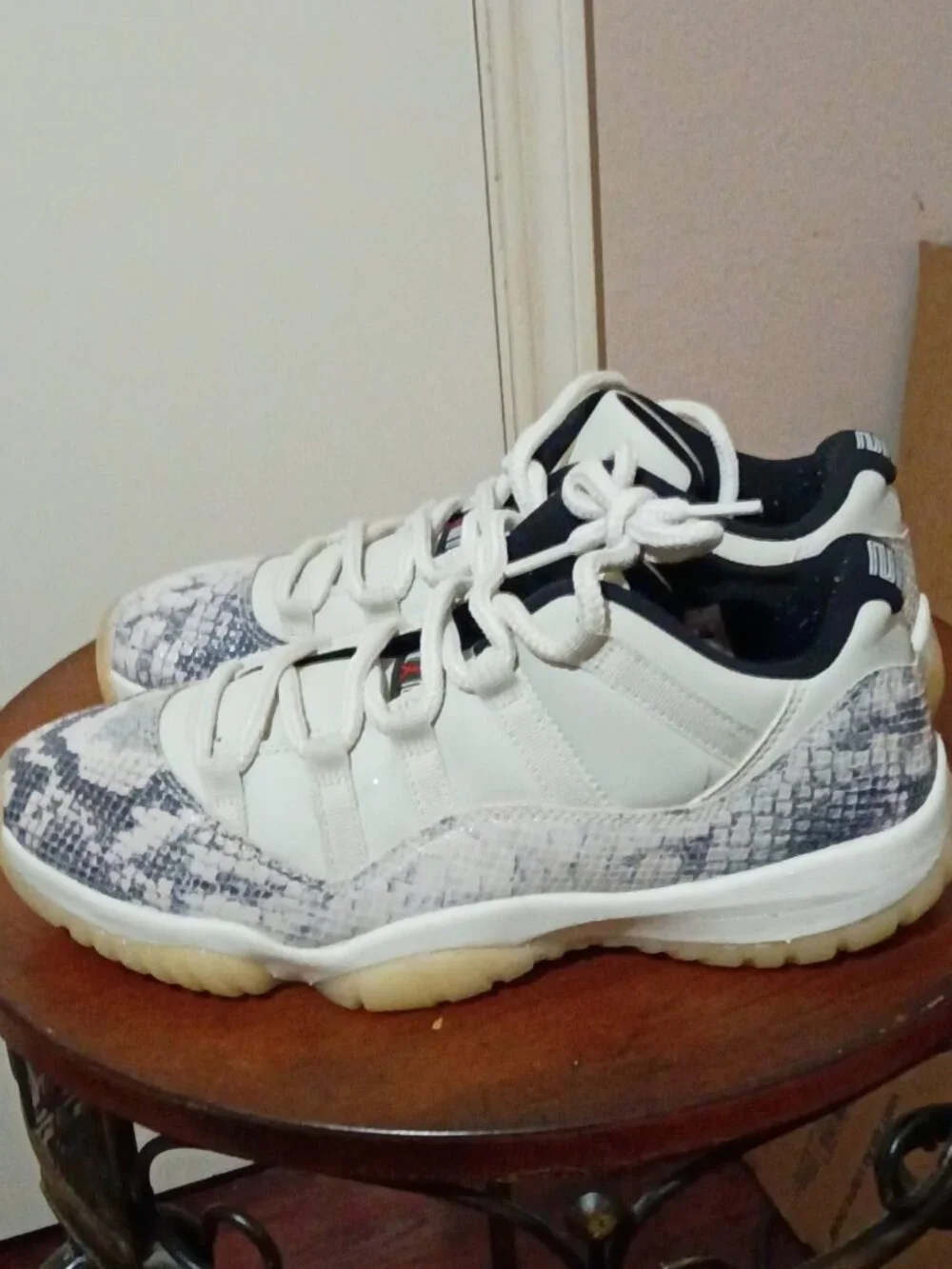 Nike Air Jordan 11 Low Snakeskin Light Bone CD6846-002 Men's Size 8
